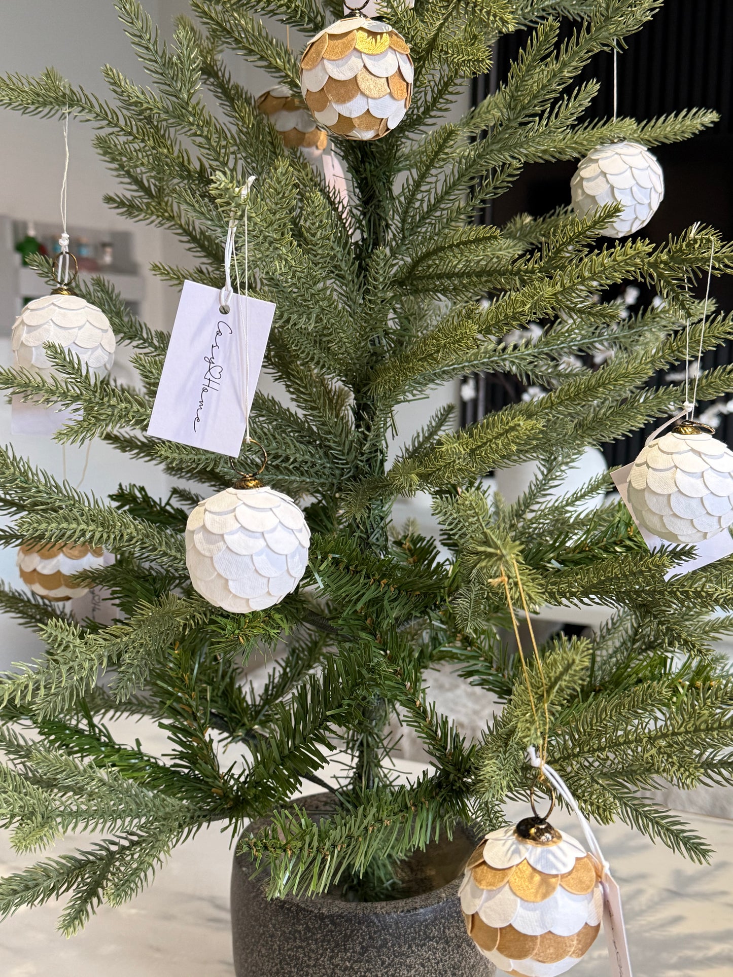 White Paper Scallop Hanging Bauble 5cm