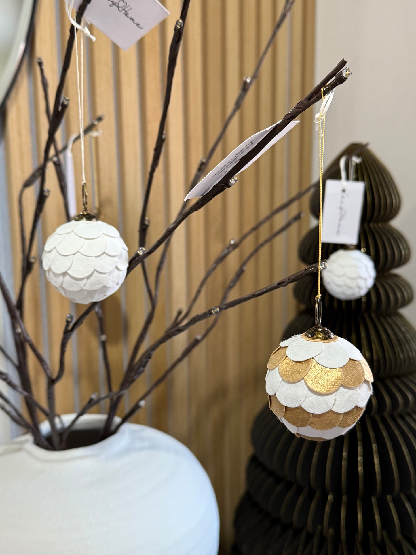 White & Gold Paper Scallop Hanging Bauble 5cm