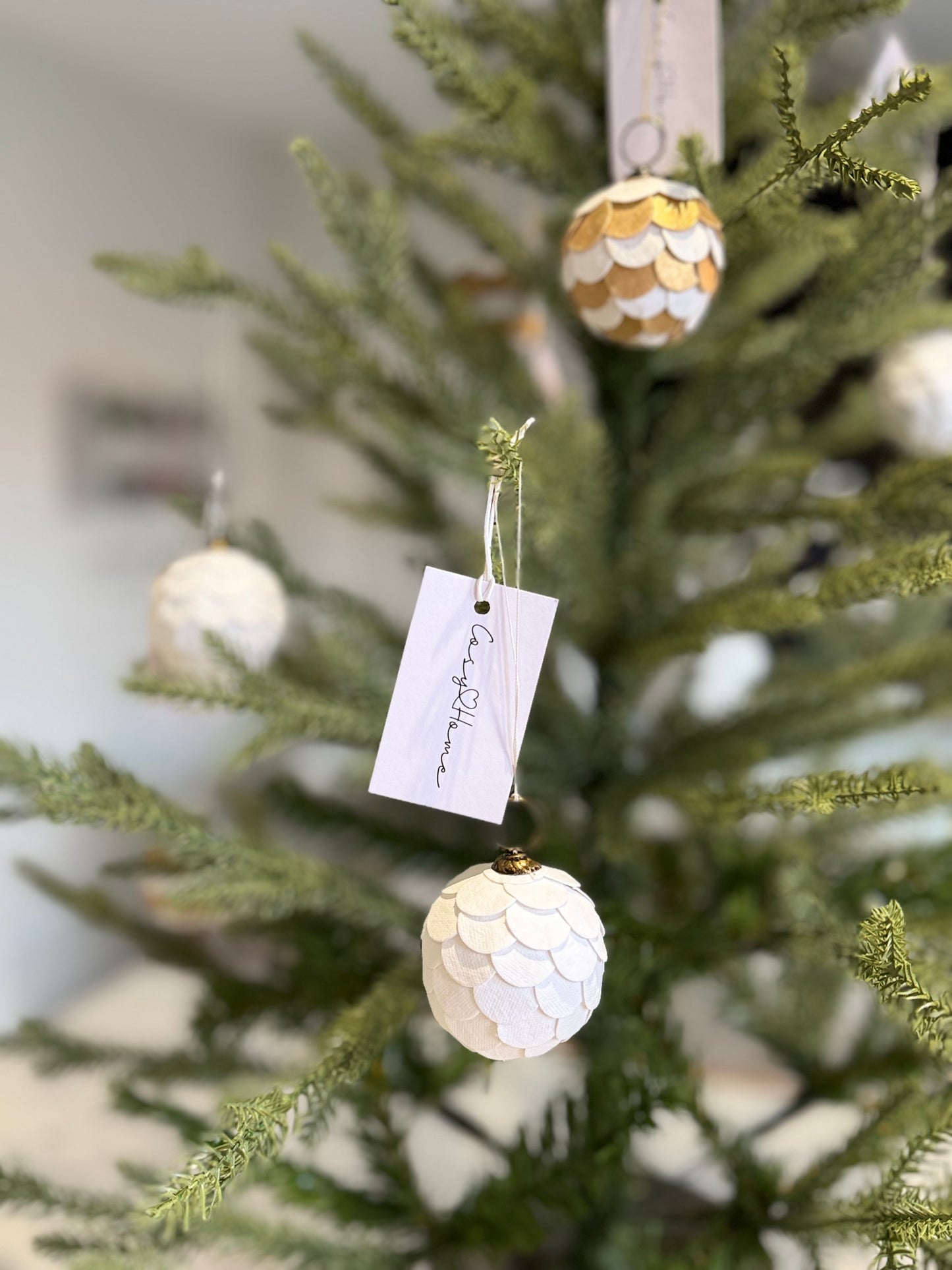 White & Gold Paper Scallop Hanging Bauble 5cm