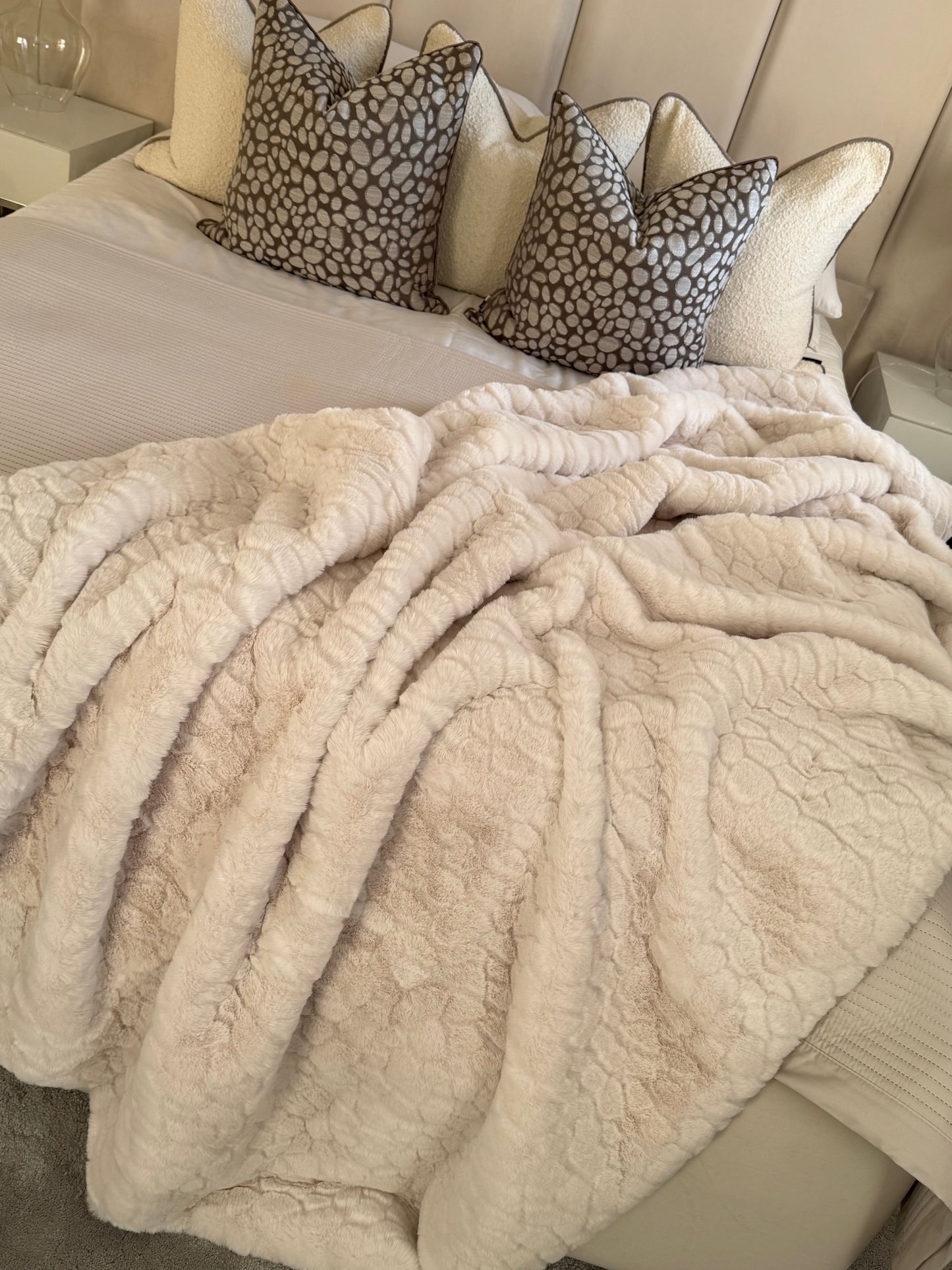 Camberwell Ivory Luxury Faux Fur Throw