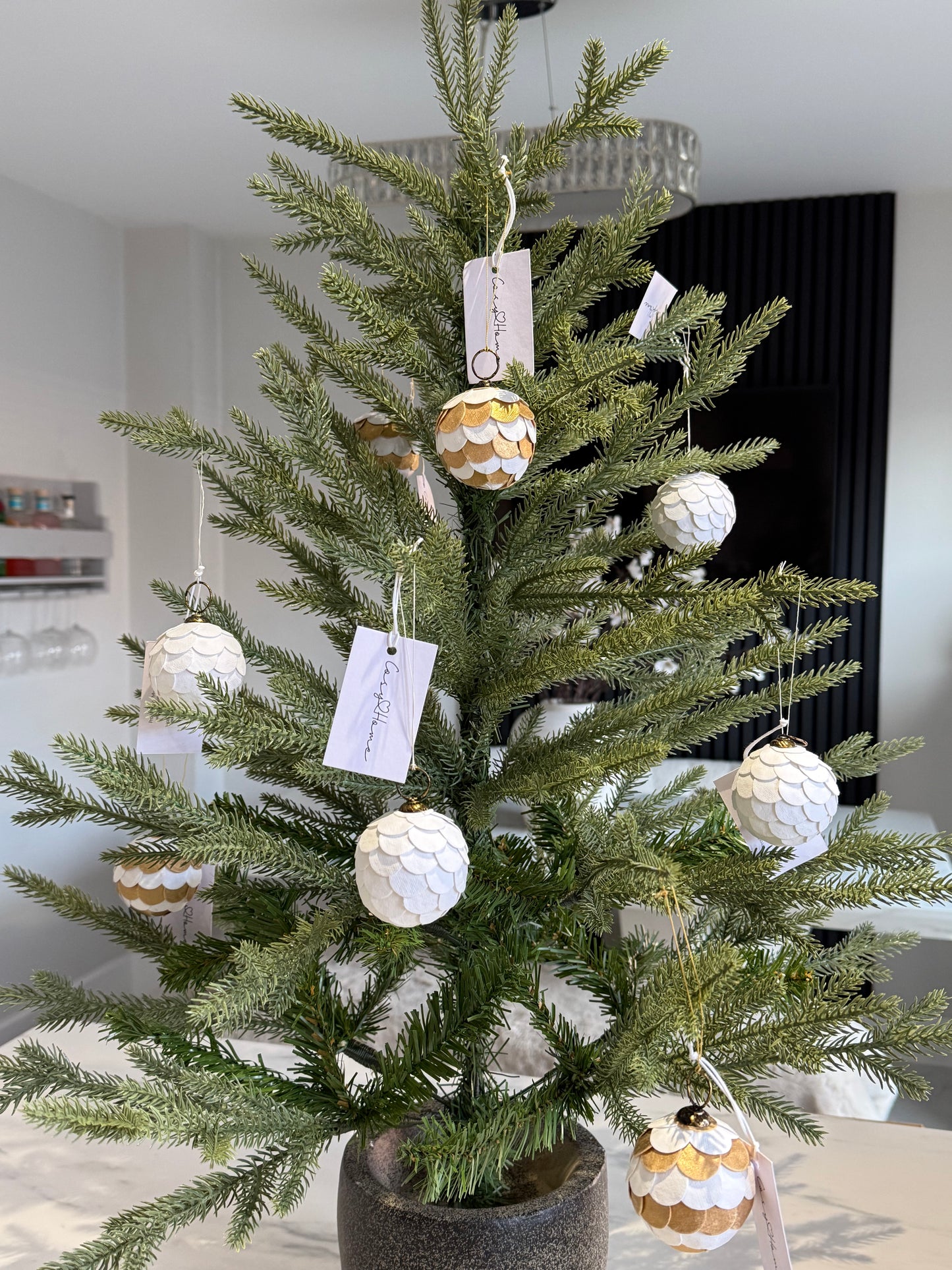 White & Gold Paper Scallop Hanging Bauble 5cm