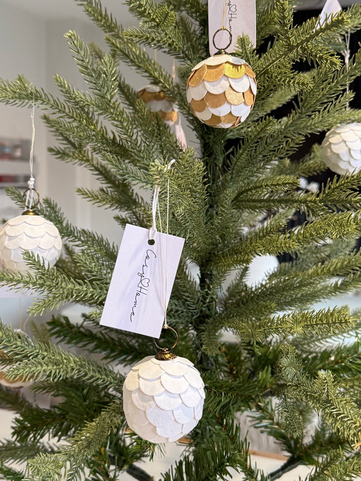 White & Gold Paper Scallop Hanging Bauble 5cm