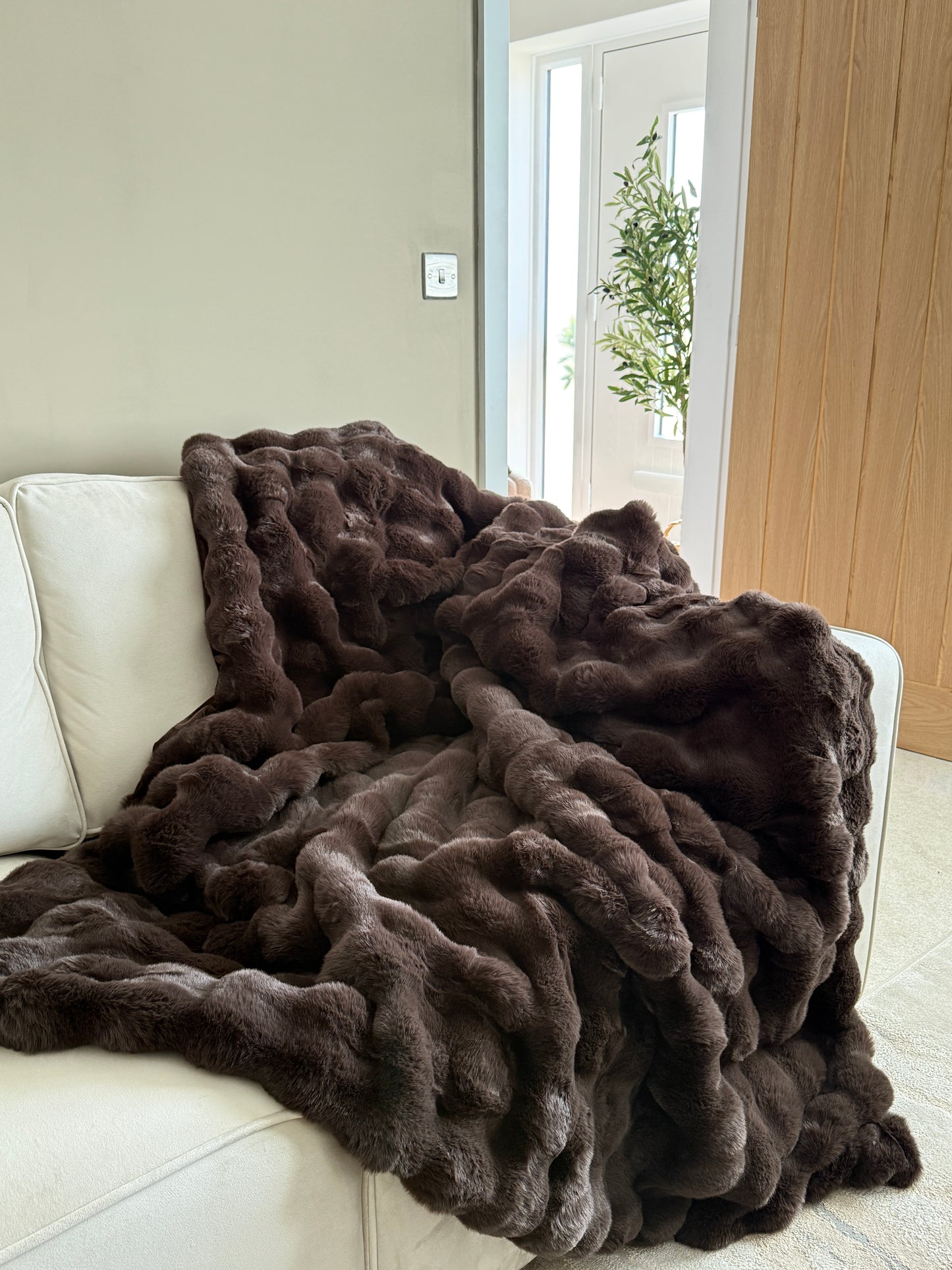 Raffles Chocolate Faux Fur Throw