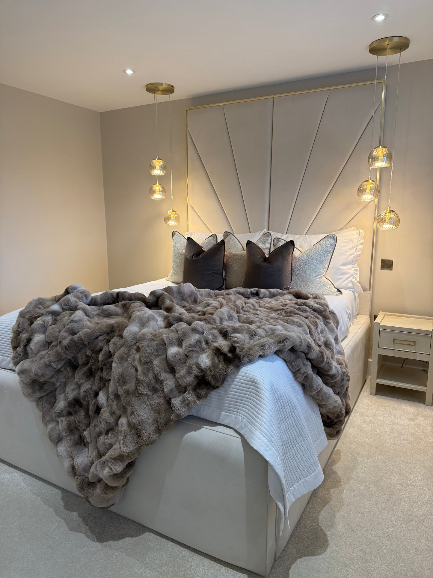 Bermondsey Cream & Brown Super Thick Luxury Faux Fur Throw