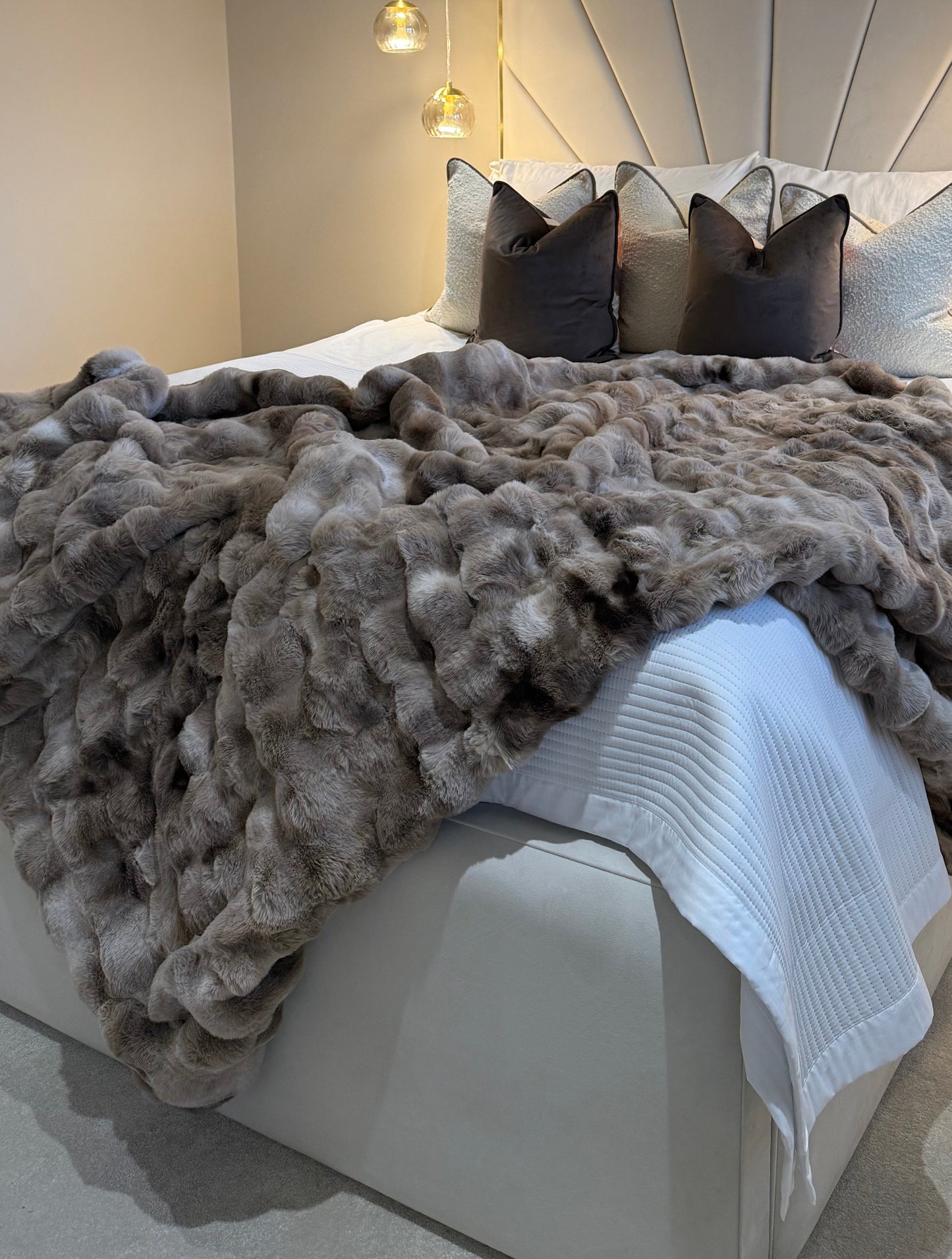Bermondsey Cream & Brown Super Thick Luxury Faux Fur Throw