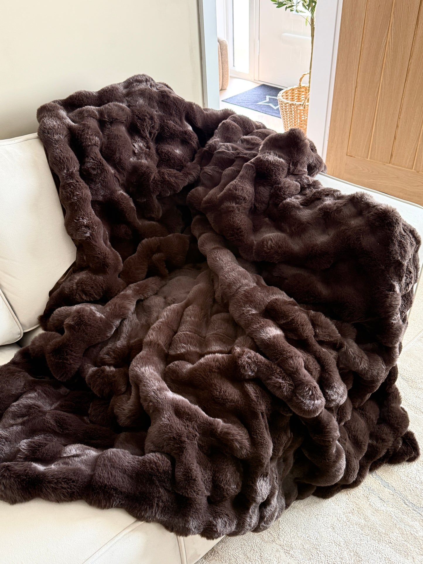 Raffles Chocolate Faux Fur Throw