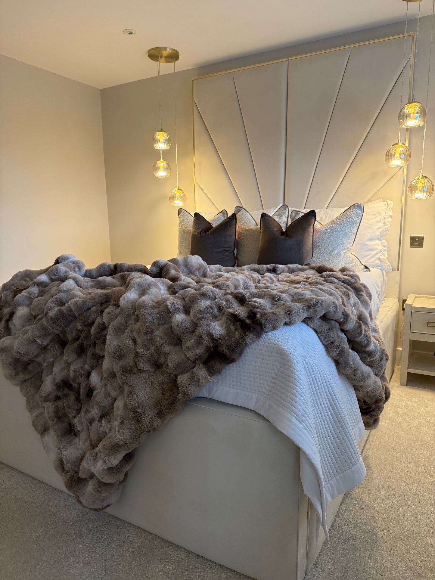 Bermondsey Cream & Brown Super Thick Luxury Faux Fur Throw
